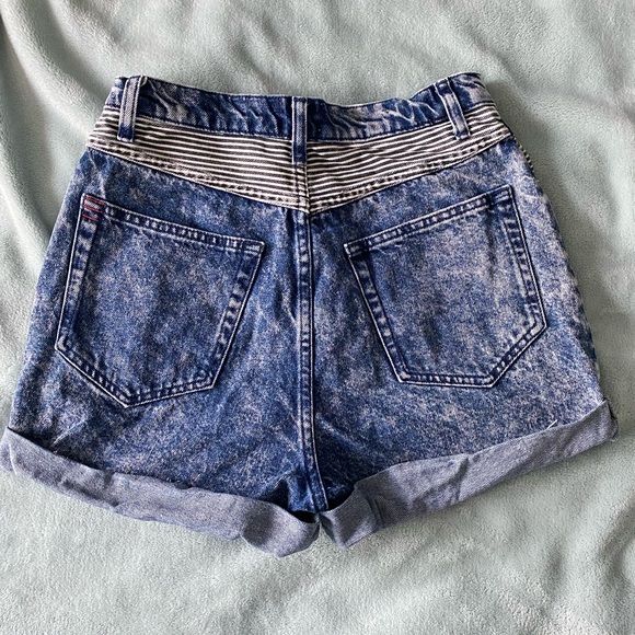 Urban Outfitters Dark Acid Wash Shorts - Picture 2 of 3